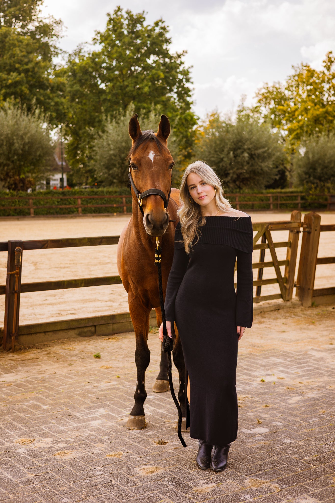 Offshoulder dress - black