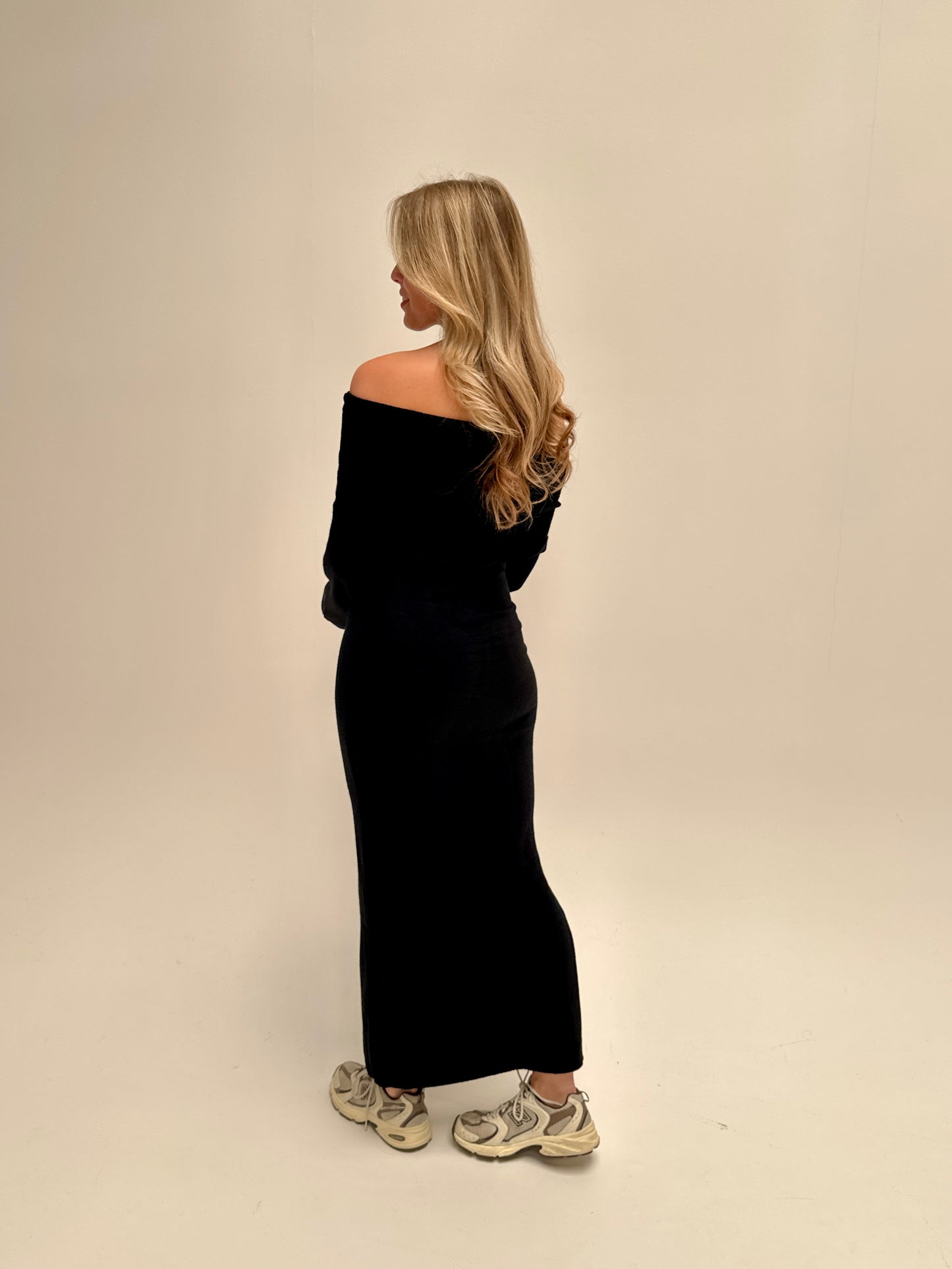 Offshoulder dress - black