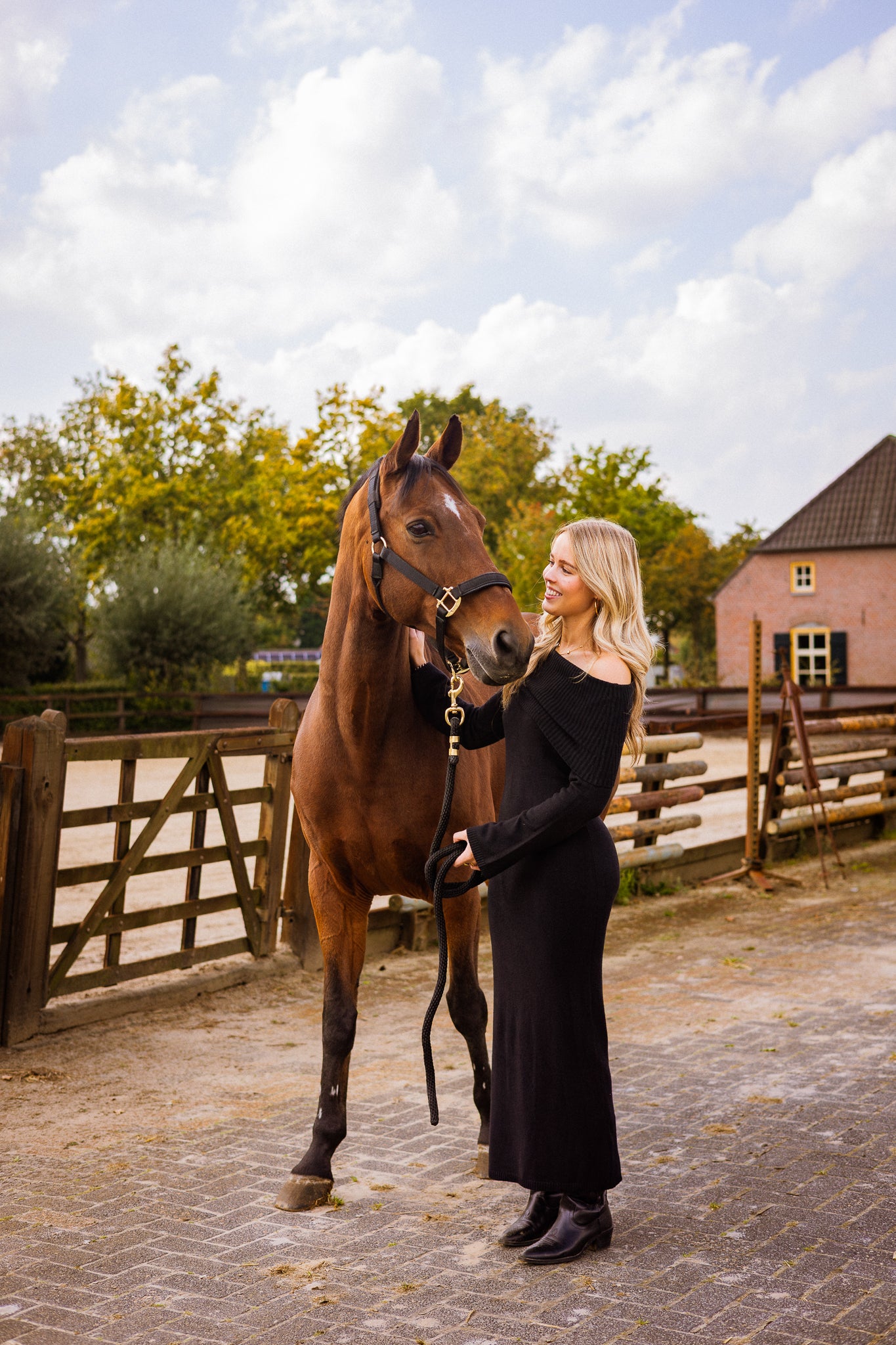 Offshoulder dress - black