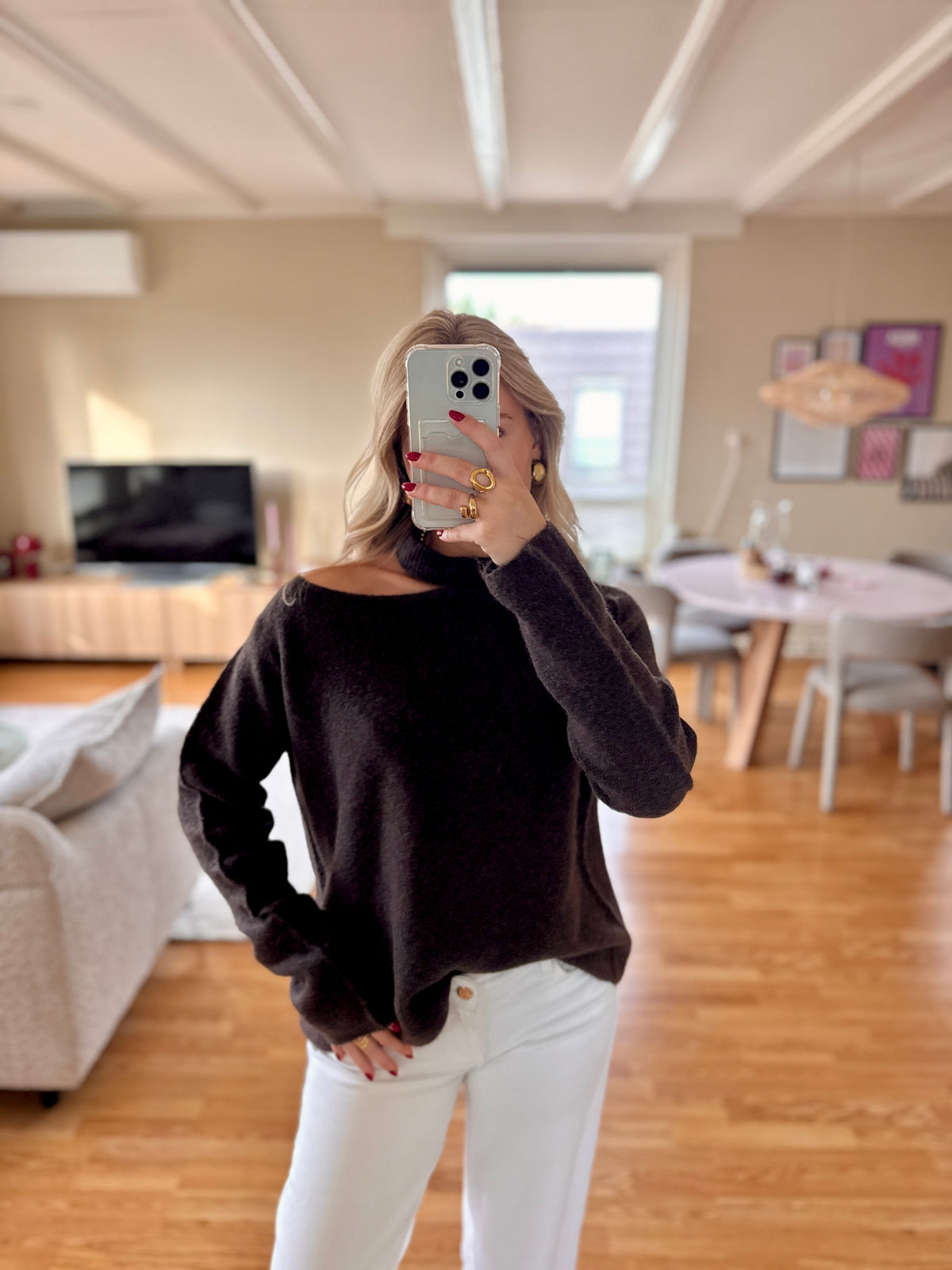 Cut out shoulder knit long- bruin
