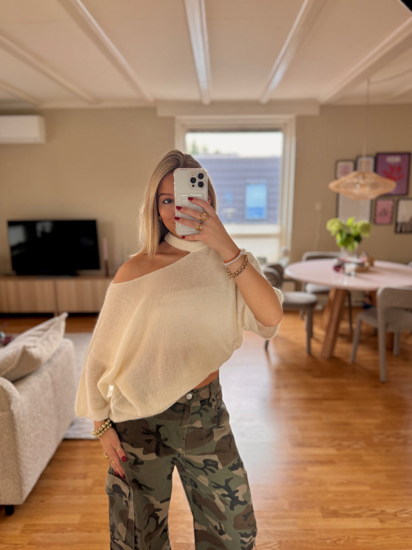 Cut out shoulder knit - offwhite