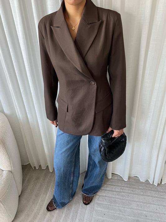 Livia- getailleerde blazer bruin