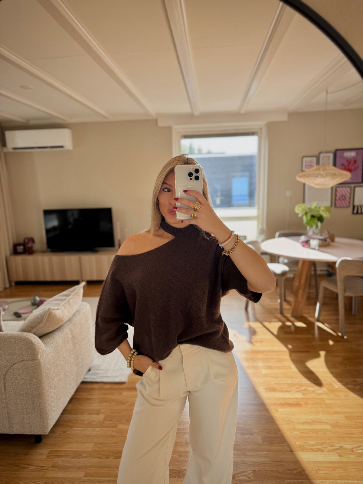 Cut out shoulder knit - bruin