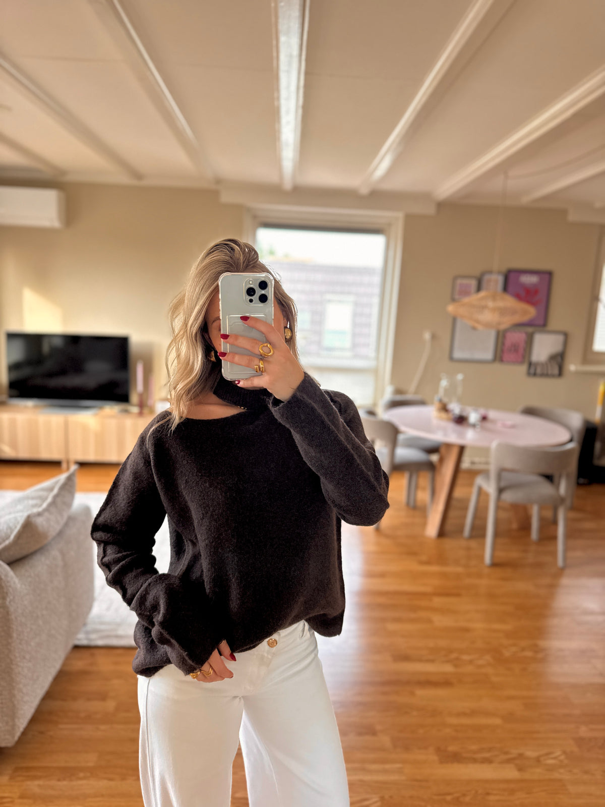 Cut out shoulder knit long- bruin