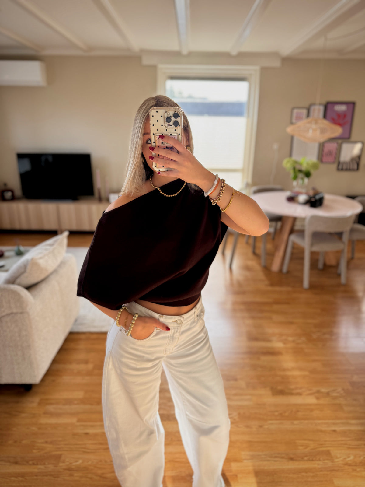 Vera one shoulder top - chocolade bruin