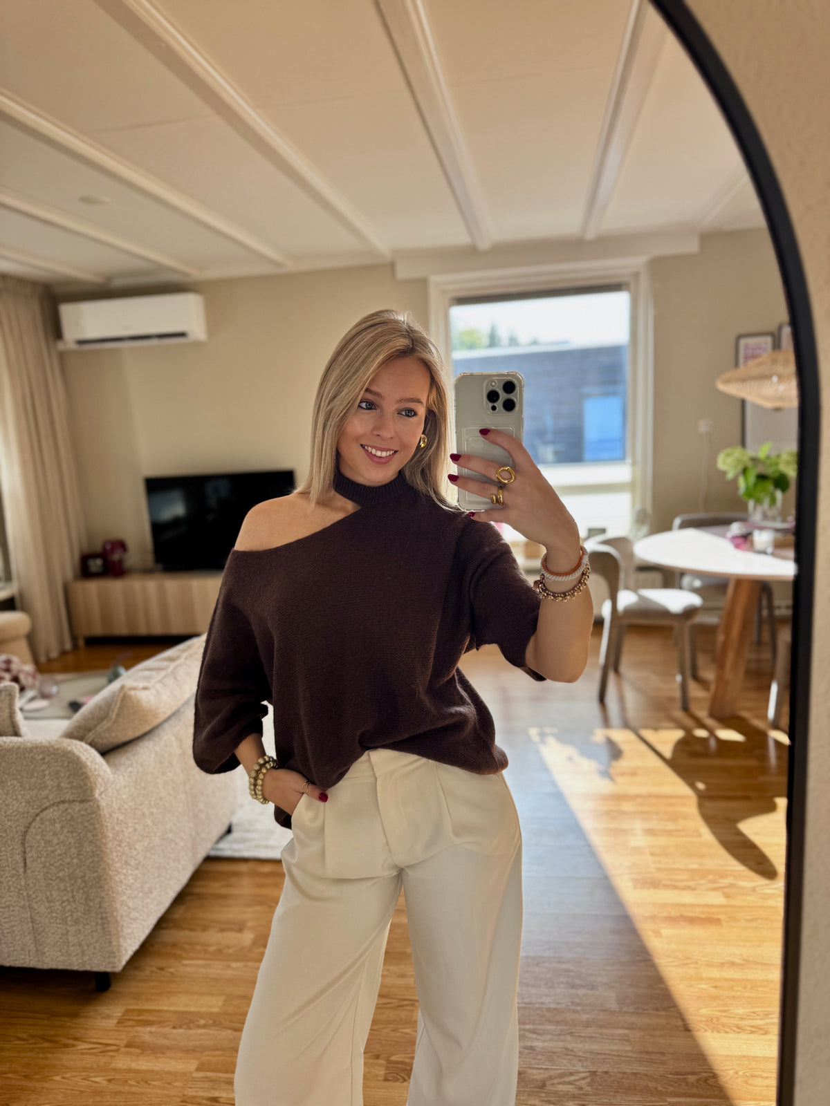 Cut out shoulder knit - bruin