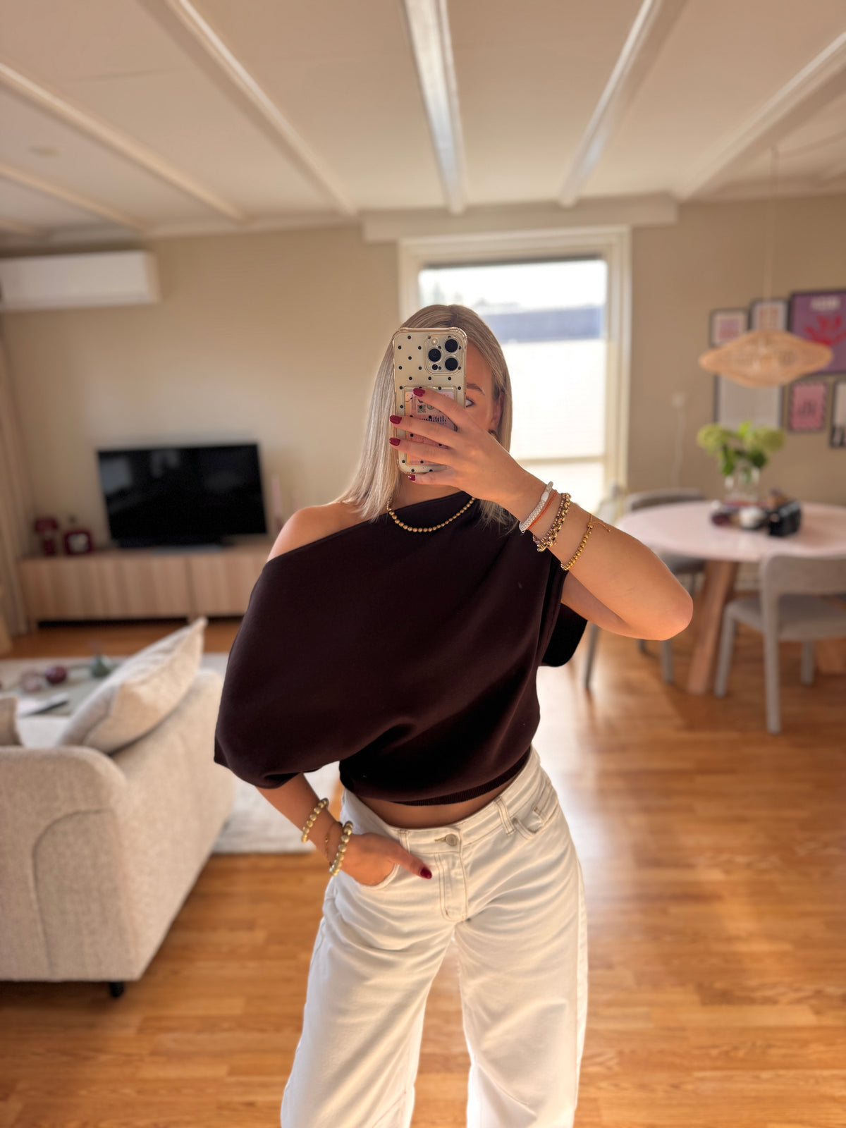 Vera one shoulder top - chocolade bruin
